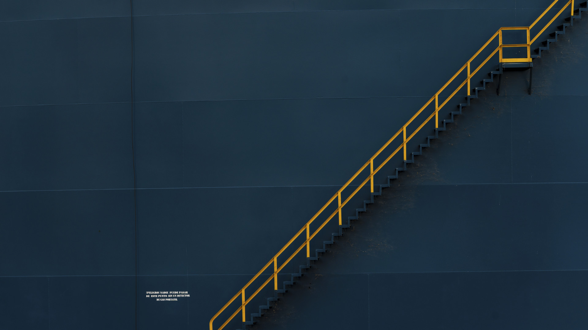 ¿Qué hacer con la variabilidad en tasa de cambio y precio del Brent?