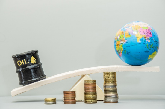 Petróleo baja, pero sigue cerca de máximos de seis meses tras los ataques a Arabia Saudita